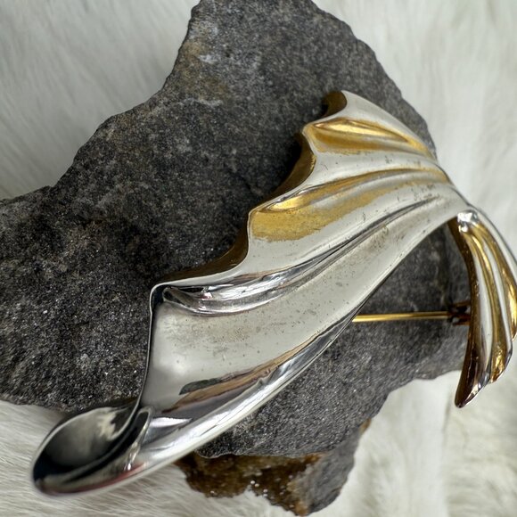 Vintage Silver Tone Abstract Sash Brooch - Picture 3 of 6